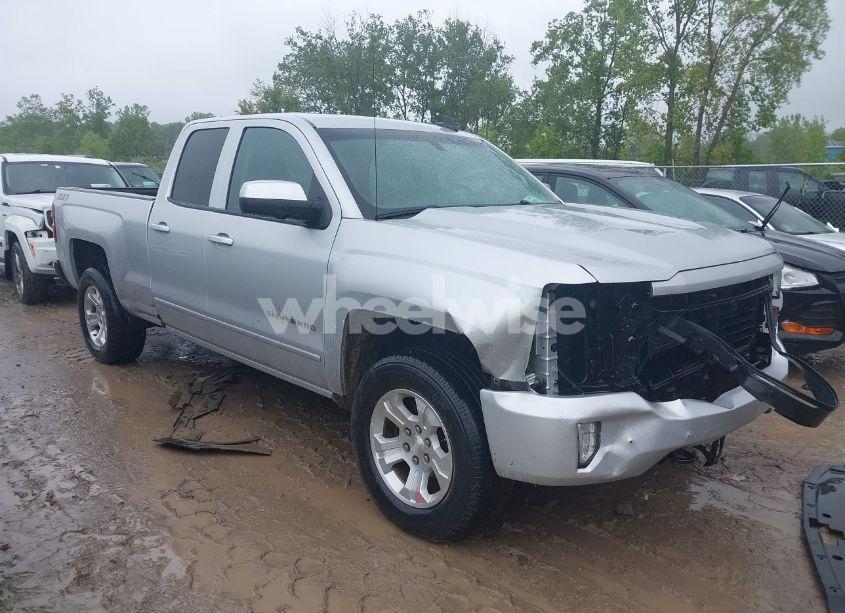 2018 Chevrolet Silverado 1500 2LT (VIN 1GCVKREC5JZ187496) main photo