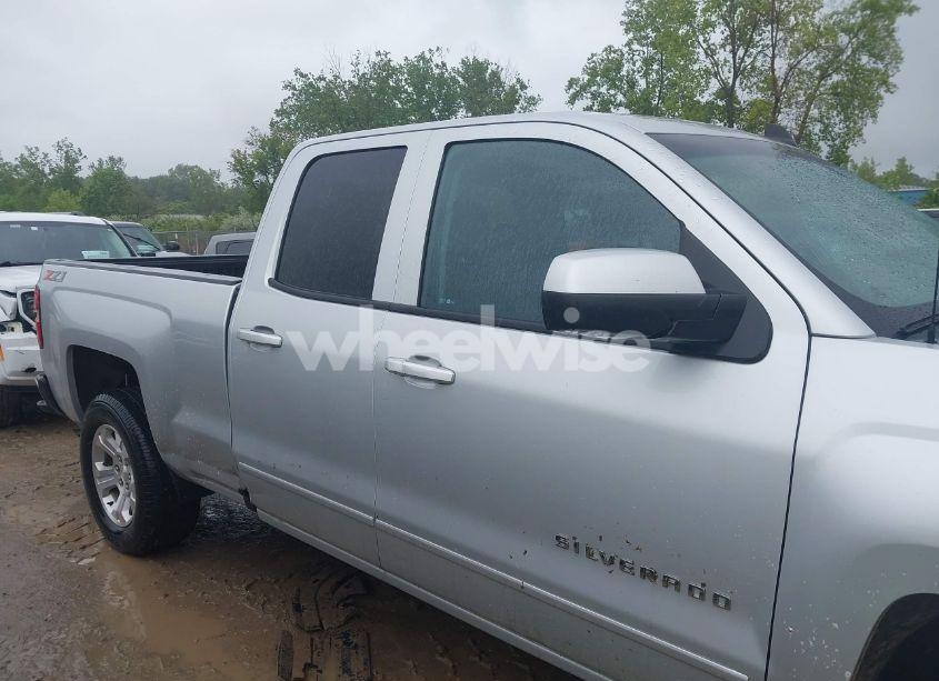 Photo 14 of 2018 Chevrolet Silverado 1500 2LT (VIN 1GCVKREC5JZ187496)