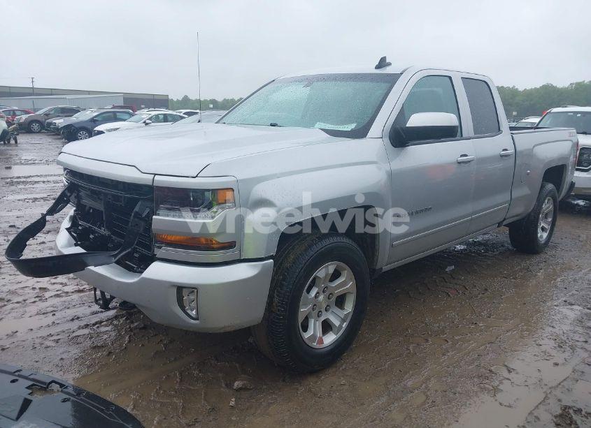 Photo 2 of 2018 Chevrolet Silverado 1500 2LT (VIN 1GCVKREC5JZ187496)