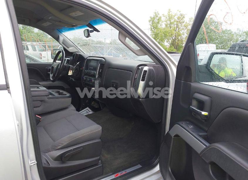 Photo 5 of 2018 Chevrolet Silverado 1500 2LT (VIN 1GCVKREC5JZ187496)