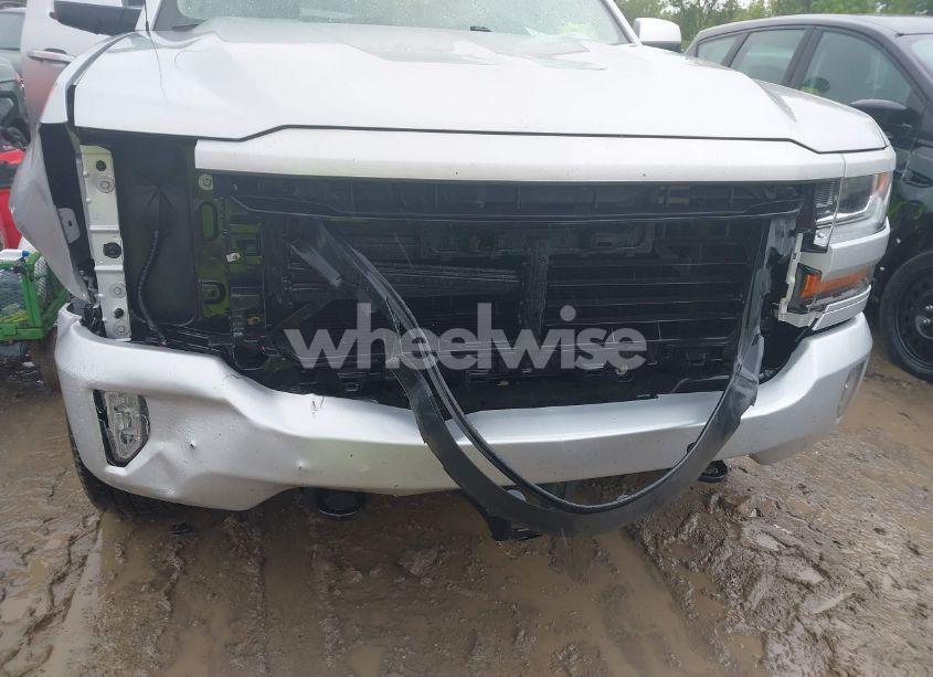 Photo 6 of 2018 Chevrolet Silverado 1500 2LT (VIN 1GCVKREC5JZ187496)
