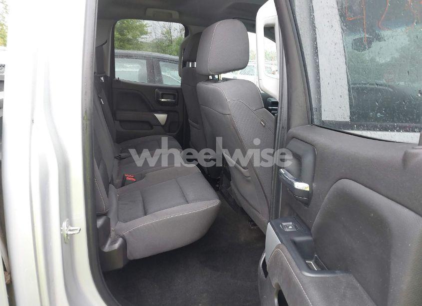 Photo 8 of 2018 Chevrolet Silverado 1500 2LT (VIN 1GCVKREC5JZ187496)