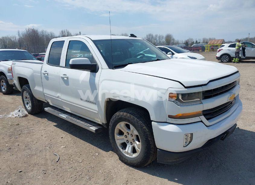 2018 Chevrolet Silverado 1500 2LT (VIN 1GCVKREC5JZ254761) main photo