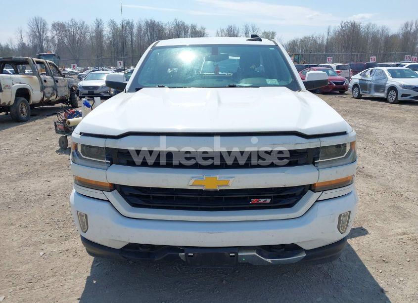 Photo 12 of 2018 Chevrolet Silverado 1500 2LT (VIN 1GCVKREC5JZ254761)