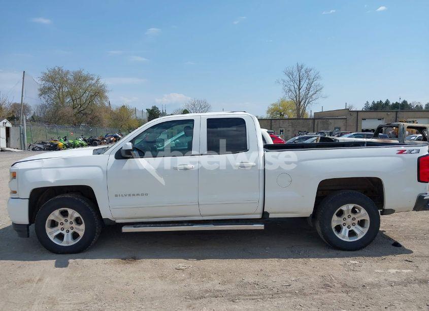 Photo 14 of 2018 Chevrolet Silverado 1500 2LT (VIN 1GCVKREC5JZ254761)