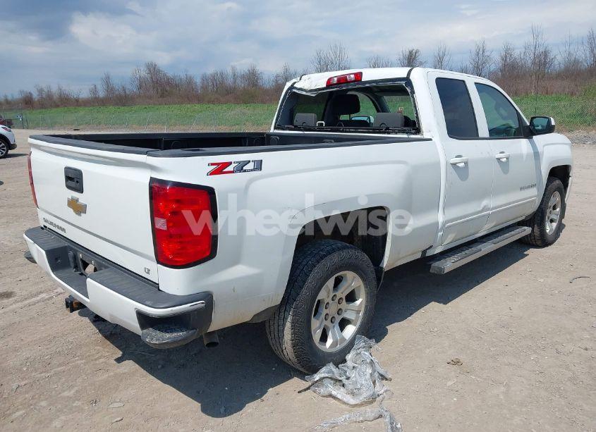 Photo 4 of 2018 Chevrolet Silverado 1500 2LT (VIN 1GCVKREC5JZ254761)