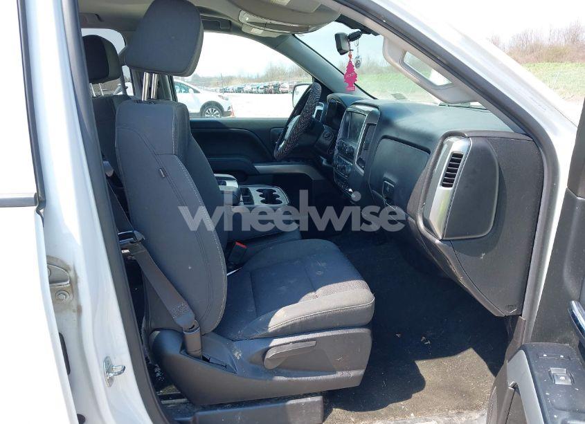 Photo 5 of 2018 Chevrolet Silverado 1500 2LT (VIN 1GCVKREC5JZ254761)