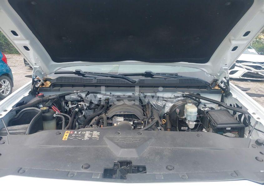 Photo 10 of 2018 Chevrolet Silverado 1500 2LT (VIN 1GCVKREC5JZ328261)