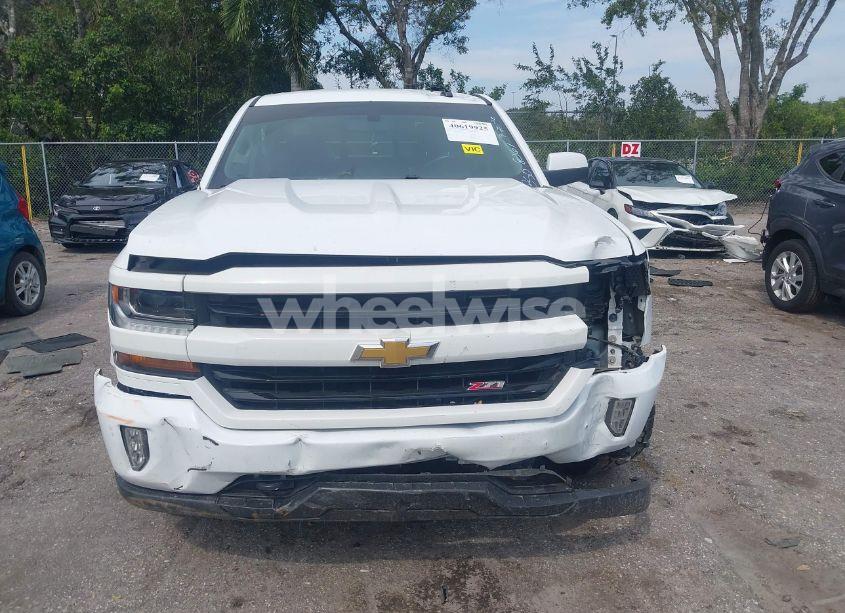 Photo 12 of 2018 Chevrolet Silverado 1500 2LT (VIN 1GCVKREC5JZ328261)