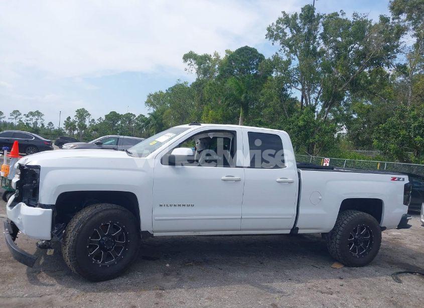 Photo 14 of 2018 Chevrolet Silverado 1500 2LT (VIN 1GCVKREC5JZ328261)