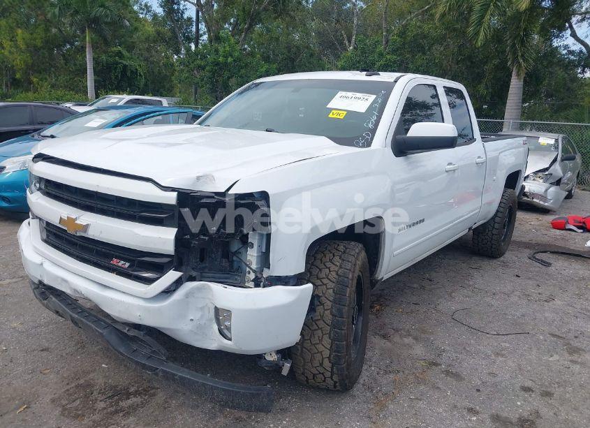 Photo 6 of 2018 Chevrolet Silverado 1500 2LT (VIN 1GCVKREC5JZ328261)