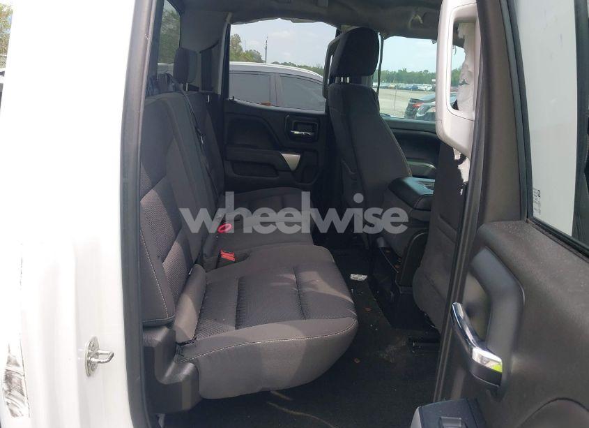 Photo 8 of 2018 Chevrolet Silverado 1500 2LT (VIN 1GCVKREC5JZ328261)