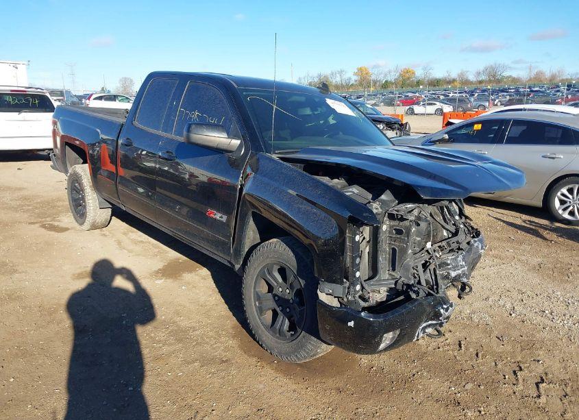 2018 Chevrolet Silverado 1500 2LT (VIN 1GCVKREC5JZ353726) main photo