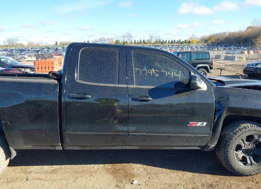 Photo 13 of 2018 Chevrolet Silverado 1500 2LT (VIN 1GCVKREC5JZ353726)