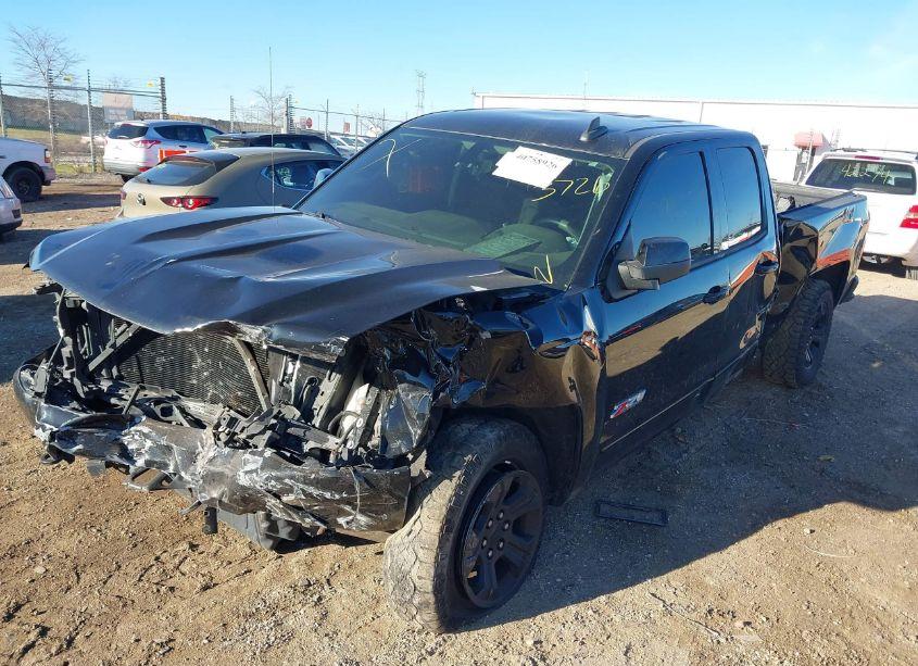 Photo 2 of 2018 Chevrolet Silverado 1500 2LT (VIN 1GCVKREC5JZ353726)