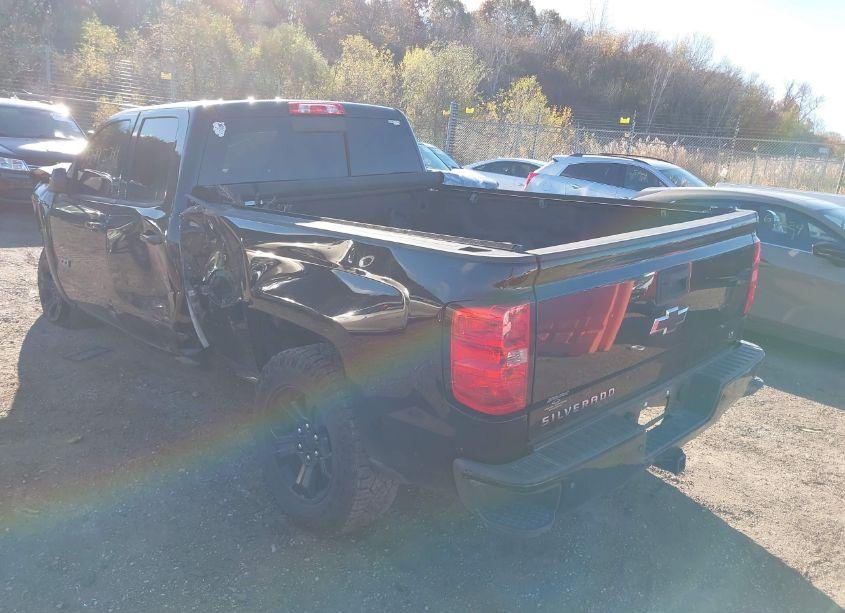 Photo 3 of 2018 Chevrolet Silverado 1500 2LT (VIN 1GCVKREC5JZ353726)