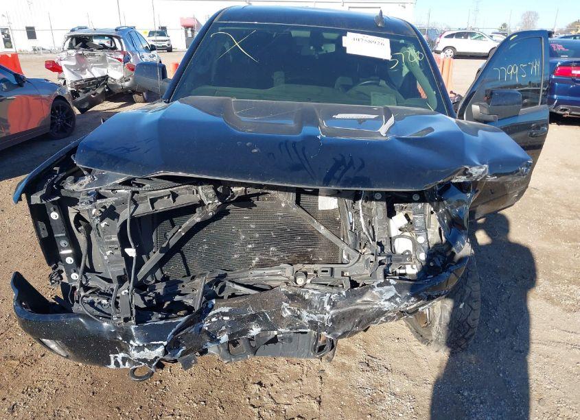 Photo 6 of 2018 Chevrolet Silverado 1500 2LT (VIN 1GCVKREC5JZ353726)