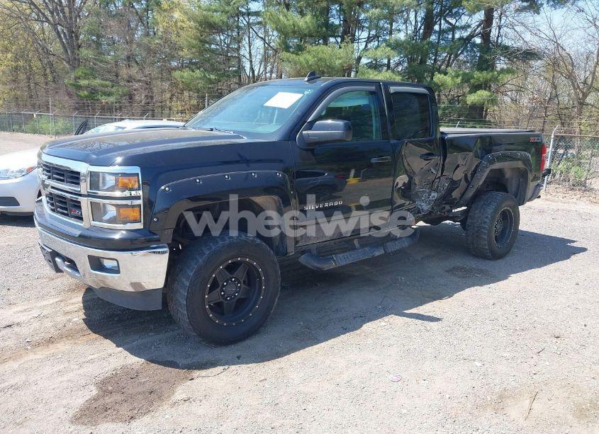 Photo 2 of 2015 Chevrolet Silverado 1500 2LT (VIN 1GCVKREC6FZ240228)