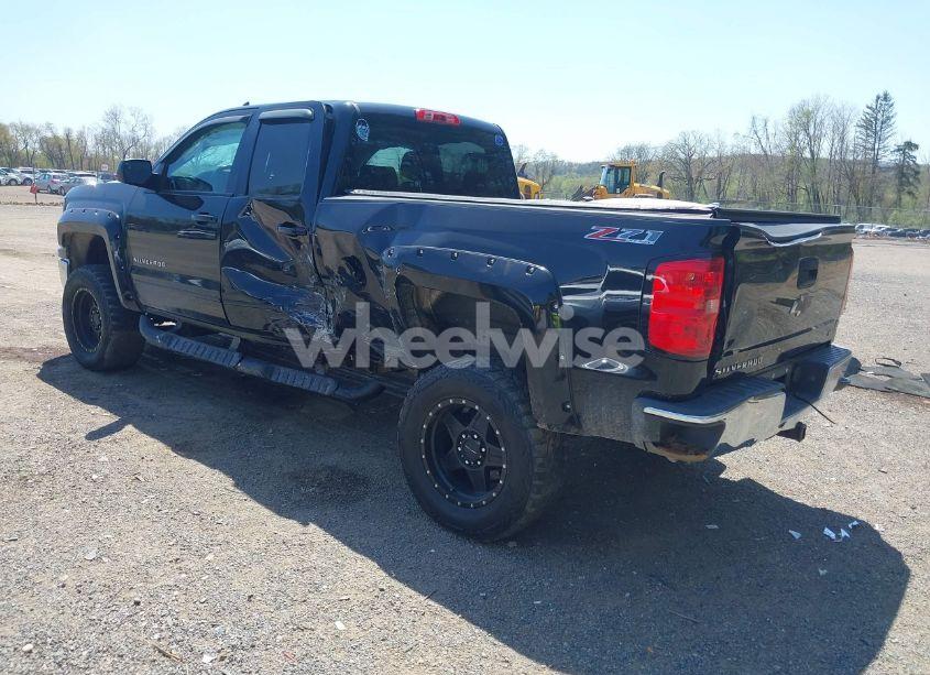 Photo 3 of 2015 Chevrolet Silverado 1500 2LT (VIN 1GCVKREC6FZ240228)