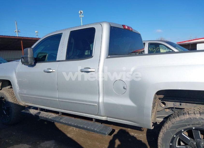 Photo 14 of 2015 Chevrolet Silverado 1500 2LT (VIN 1GCVKREC6FZ246191)