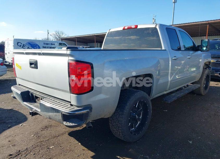 Photo 4 of 2015 Chevrolet Silverado 1500 2LT (VIN 1GCVKREC6FZ246191)