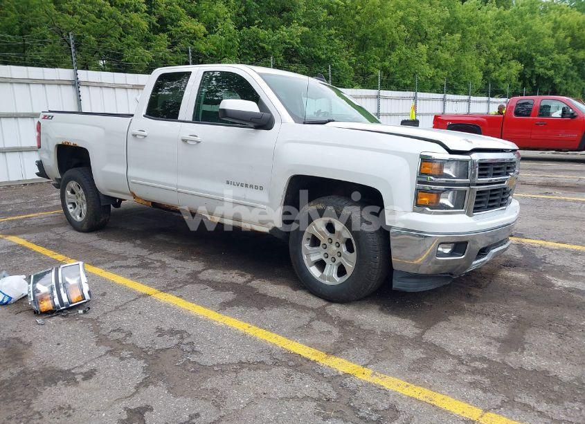 2015 Chevrolet Silverado 1500 2LT (VIN 1GCVKREC6FZ410961) main photo