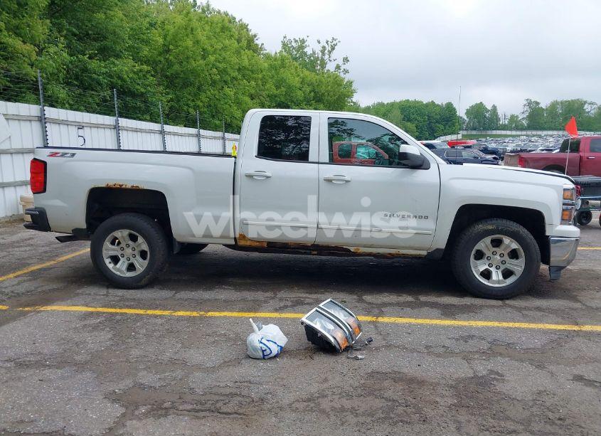 Photo 14 of 2015 Chevrolet Silverado 1500 2LT (VIN 1GCVKREC6FZ410961)