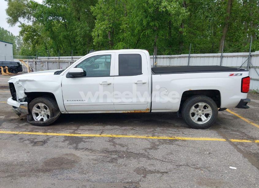 Photo 15 of 2015 Chevrolet Silverado 1500 2LT (VIN 1GCVKREC6FZ410961)