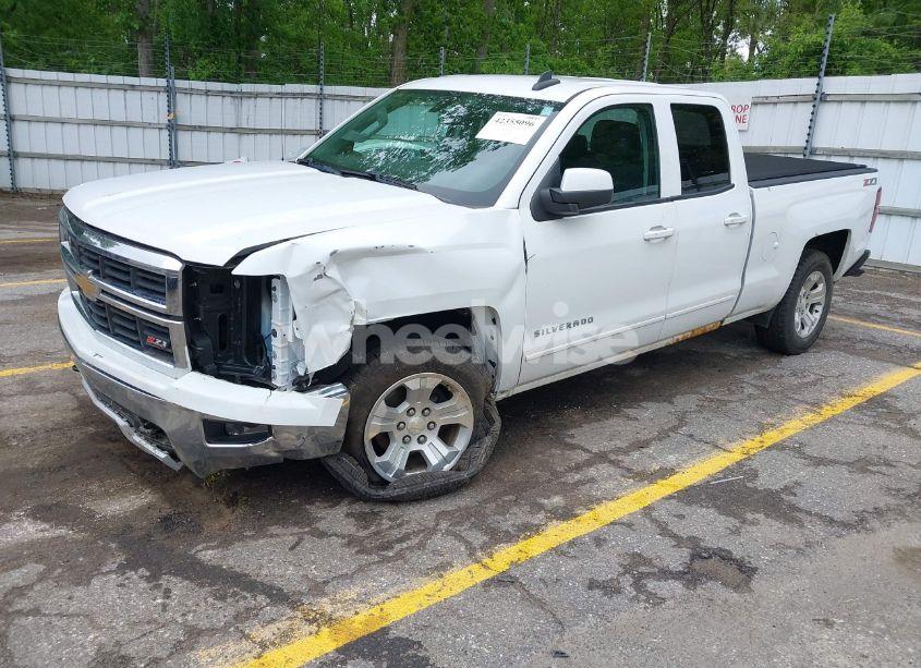Photo 2 of 2015 Chevrolet Silverado 1500 2LT (VIN 1GCVKREC6FZ410961)