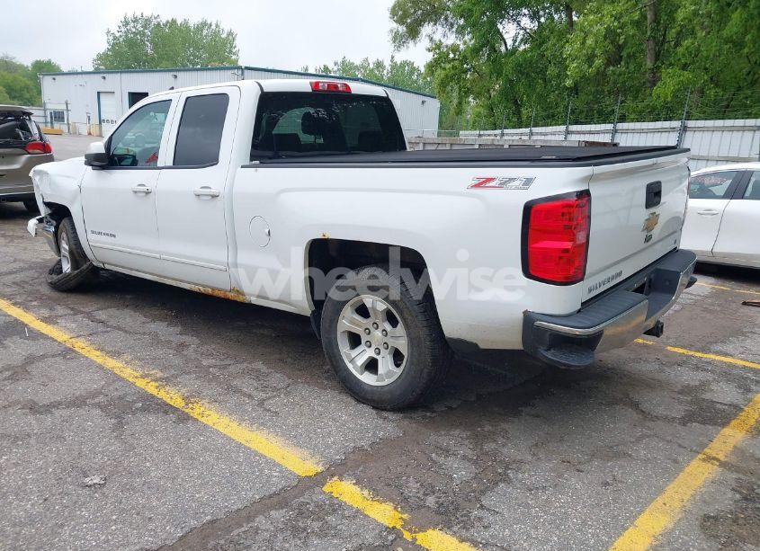 Photo 3 of 2015 Chevrolet Silverado 1500 2LT (VIN 1GCVKREC6FZ410961)