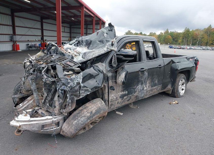 Photo 2 of 2015 Chevrolet Silverado 1500 2LT (VIN 1GCVKREC6FZ445788)