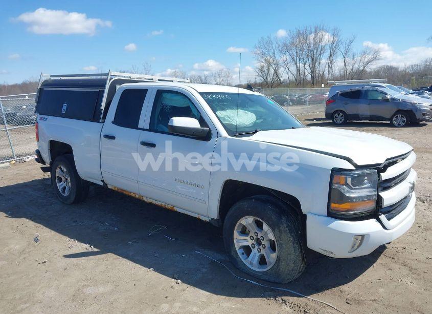 2016 Chevrolet Silverado 1500 2LT (VIN 1GCVKREC6GZ117482) main photo
