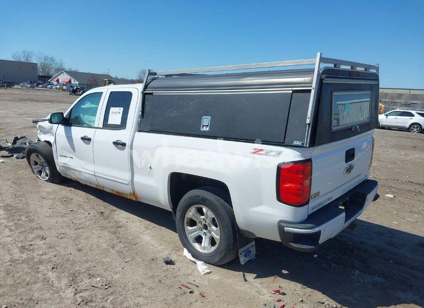 Photo 3 of 2016 Chevrolet Silverado 1500 2LT (VIN 1GCVKREC6GZ117482)