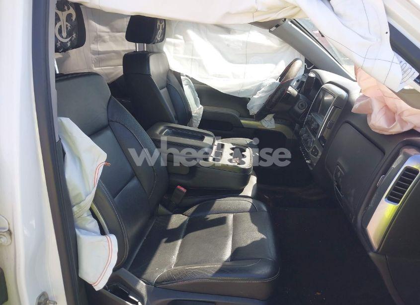 Photo 5 of 2016 Chevrolet Silverado 1500 2LT (VIN 1GCVKREC6GZ117482)