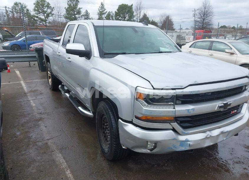 2017 Chevrolet Silverado 1500 2LT (VIN 1GCVKREC6HZ138365) main photo