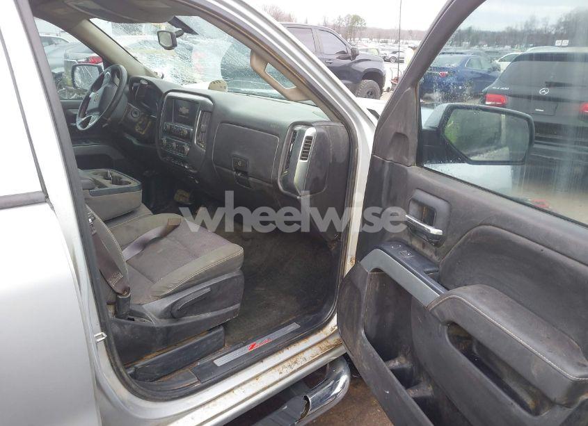 Photo 5 of 2017 Chevrolet Silverado 1500 2LT (VIN 1GCVKREC6HZ138365)