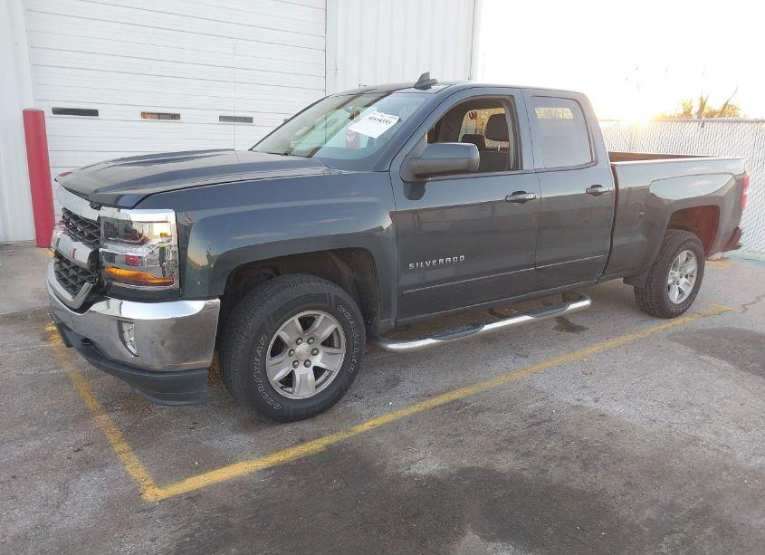 Photo 2 of 2017 Chevrolet Silverado 1500 1LT (VIN 1GCVKREC6HZ155943)