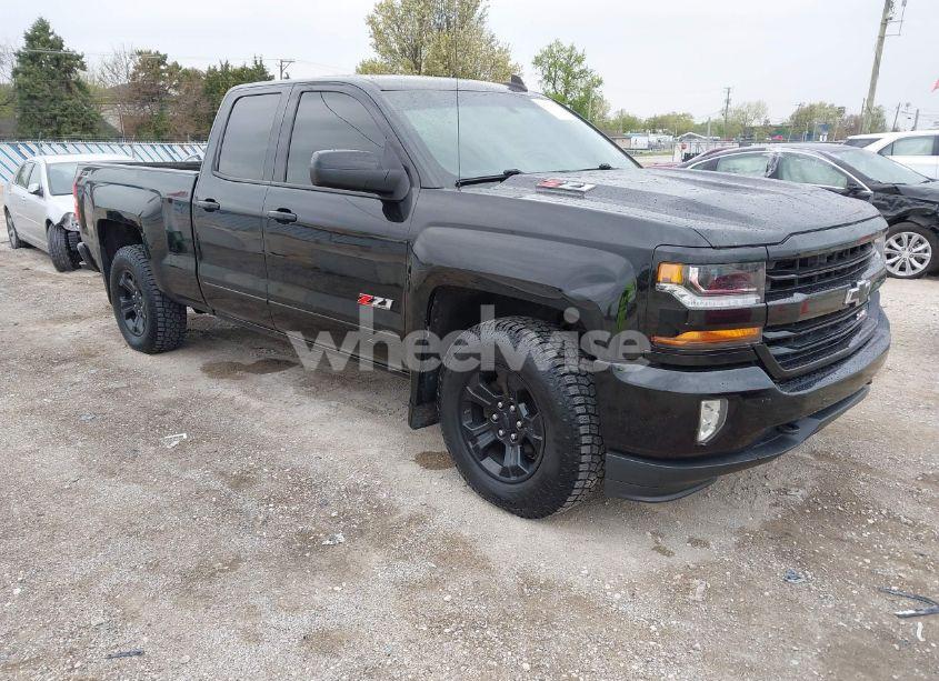2017 Chevrolet Silverado 1500 2LT (VIN 1GCVKREC6HZ158504) main photo