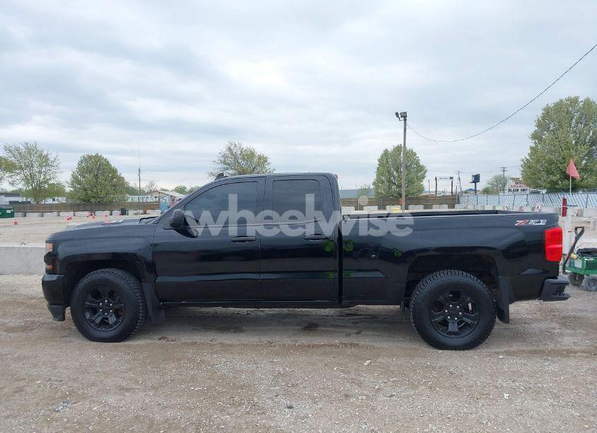 Photo 14 of 2017 Chevrolet Silverado 1500 2LT (VIN 1GCVKREC6HZ158504)