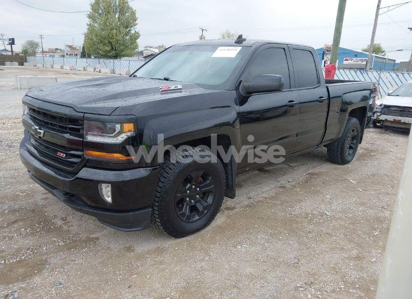 Photo 2 of 2017 Chevrolet Silverado 1500 2LT (VIN 1GCVKREC6HZ158504)