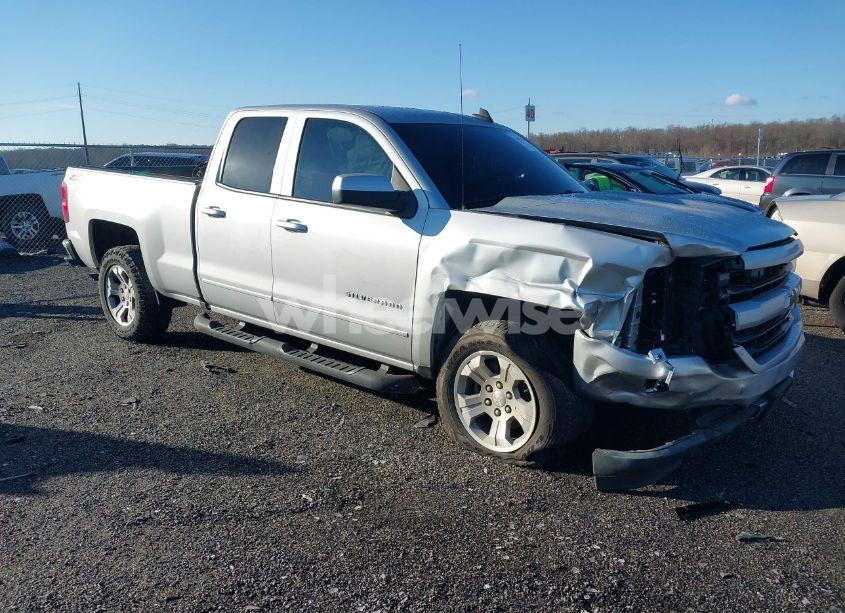 2017 Chevrolet Silverado 1500 2LT (VIN 1GCVKREC6HZ174508) main photo
