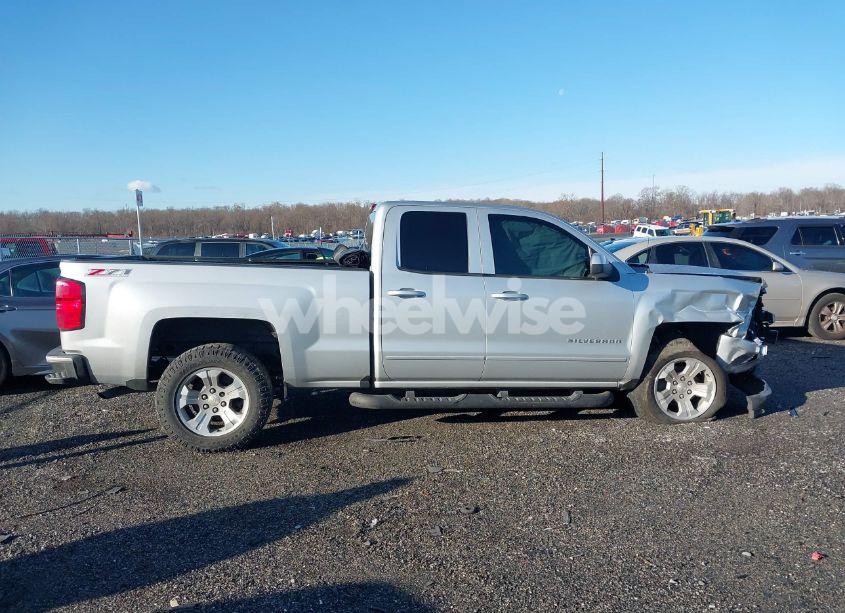 Photo 14 of 2017 Chevrolet Silverado 1500 2LT (VIN 1GCVKREC6HZ174508)