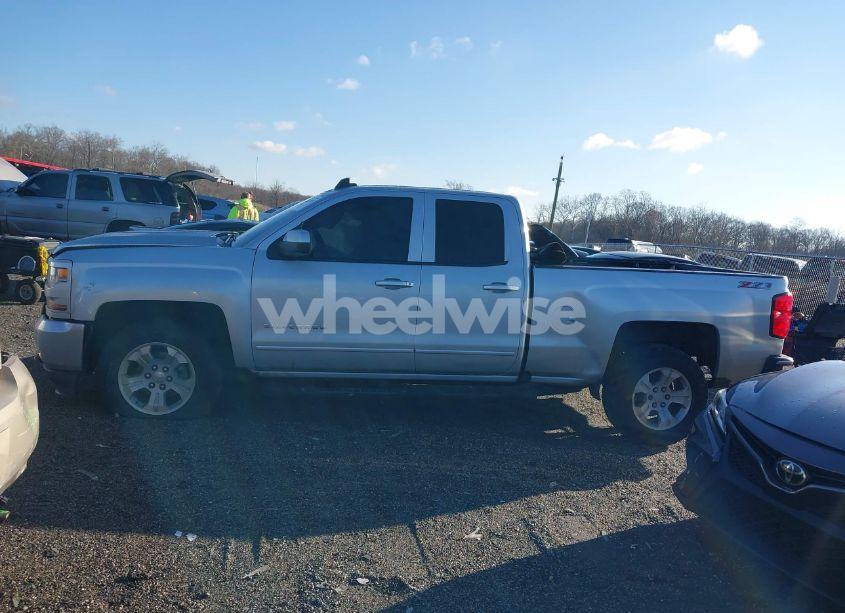 Photo 15 of 2017 Chevrolet Silverado 1500 2LT (VIN 1GCVKREC6HZ174508)