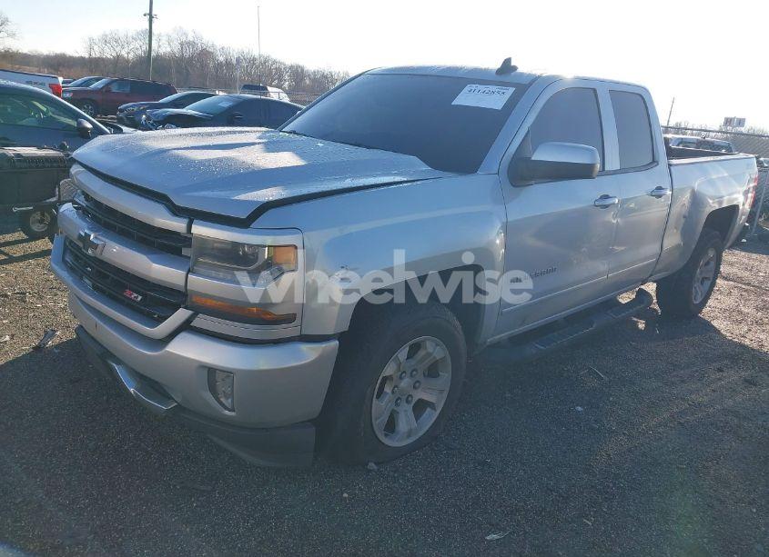 Photo 2 of 2017 Chevrolet Silverado 1500 2LT (VIN 1GCVKREC6HZ174508)