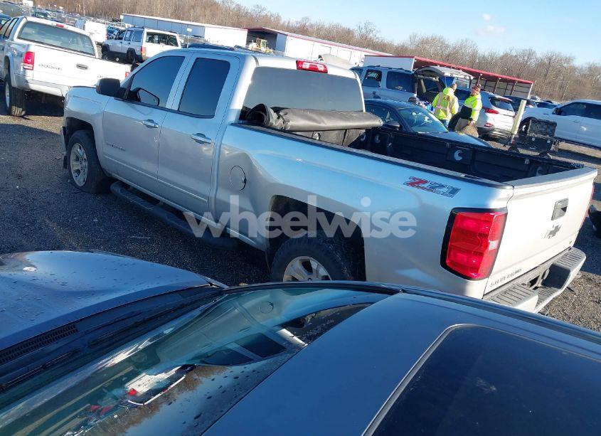 Photo 3 of 2017 Chevrolet Silverado 1500 2LT (VIN 1GCVKREC6HZ174508)