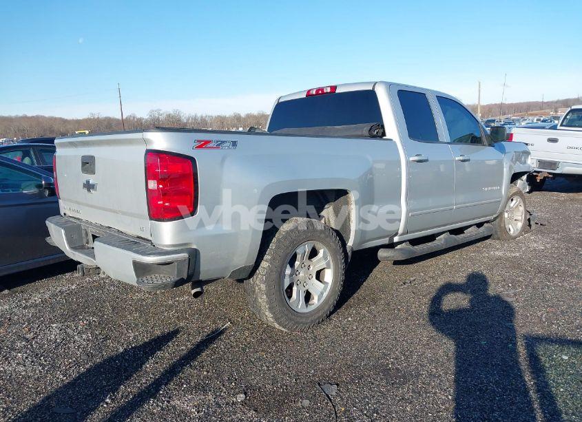 Photo 4 of 2017 Chevrolet Silverado 1500 2LT (VIN 1GCVKREC6HZ174508)