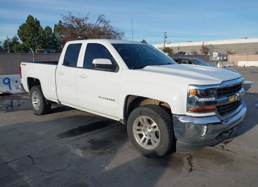 2017 Chevrolet Silverado 1500 1LT (VIN 1GCVKREC6HZ190398) main photo