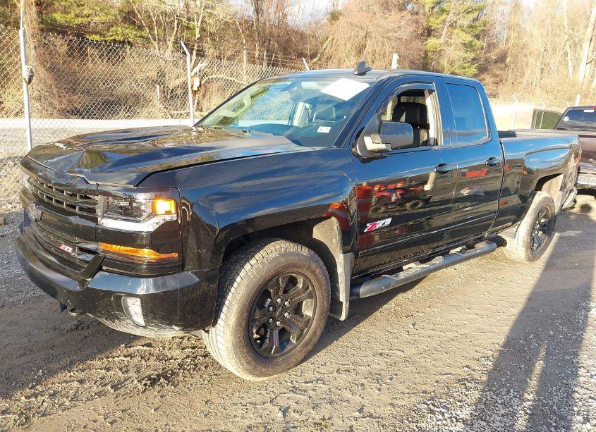 Photo 2 of 2017 Chevrolet Silverado 1500 2LT (VIN 1GCVKREC6HZ219687)