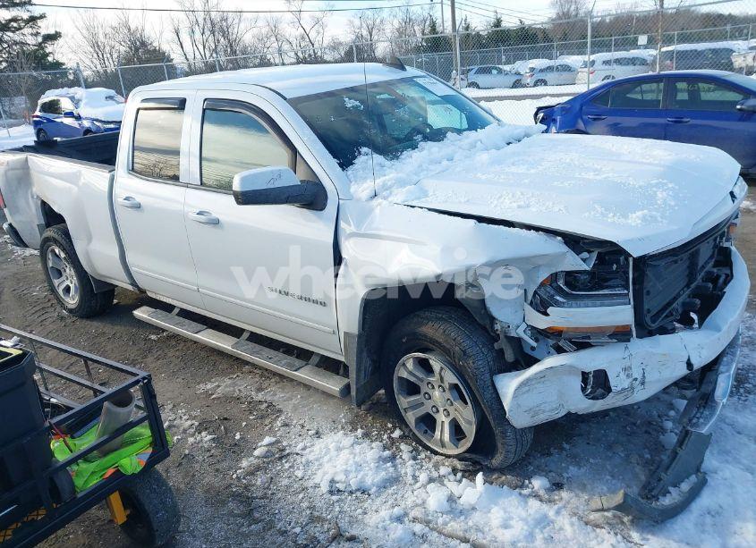 2017 Chevrolet Silverado 1500 2LT (VIN 1GCVKREC6HZ268095) main photo
