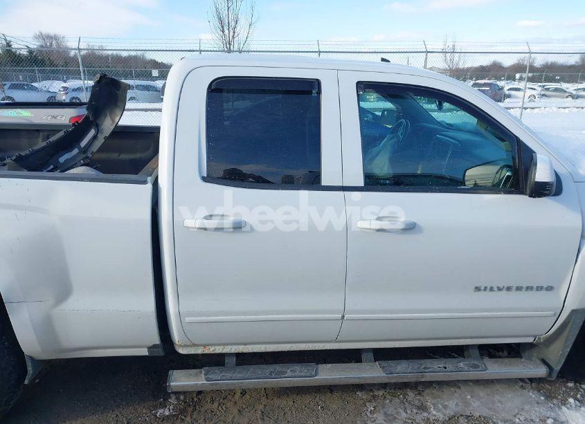 Photo 13 of 2017 Chevrolet Silverado 1500 2LT (VIN 1GCVKREC6HZ268095)